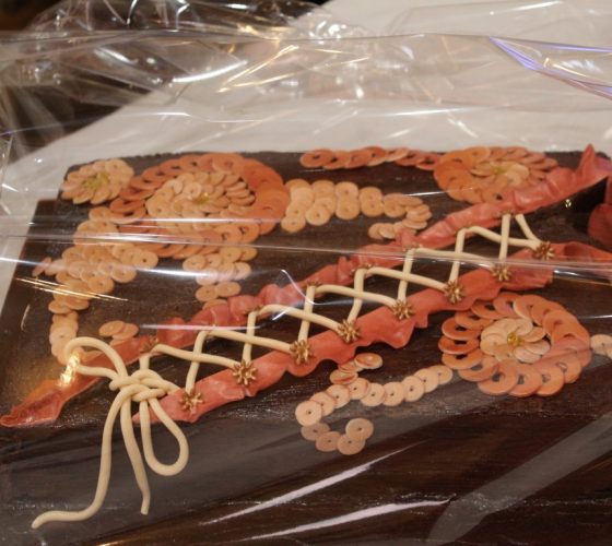 Gâteau paillettes et lacet de corset, créé par Marie B
